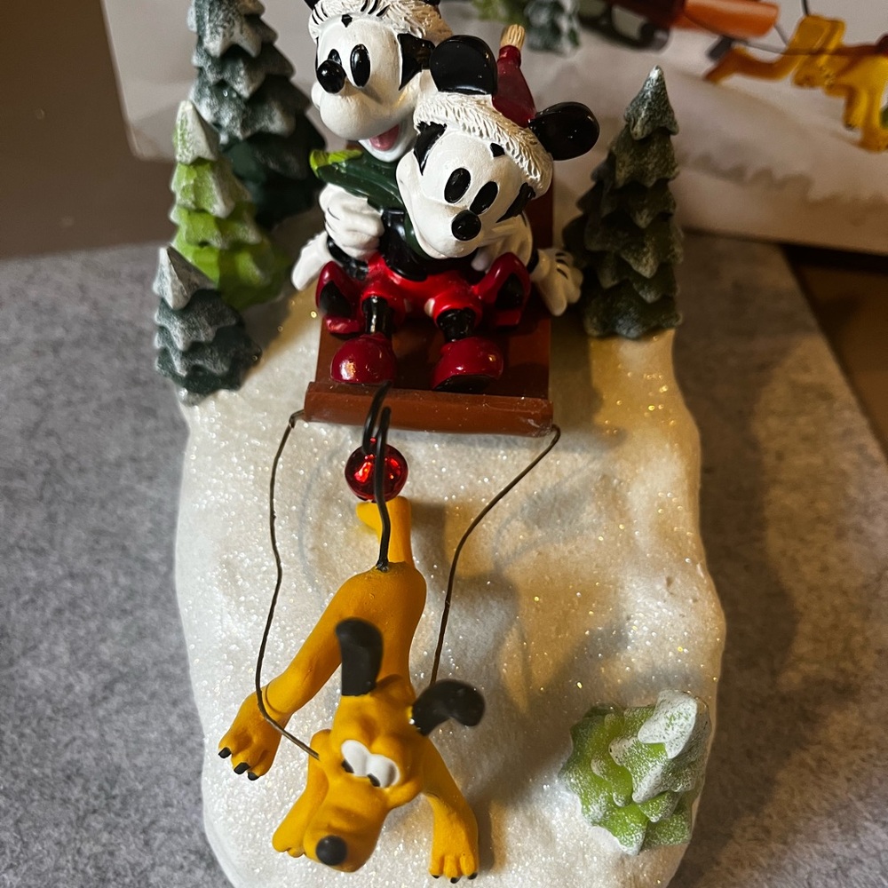 St. Nicholas Square Mickey & Friends Hand Painted Mickey & Minnie Sleigh Ride - Picture 5 of 12